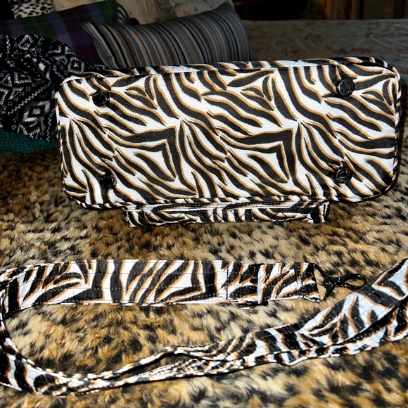 Lug - Sonata Convertible Tote    NWOT'S     Zebra Sand - Picture 15 of 15